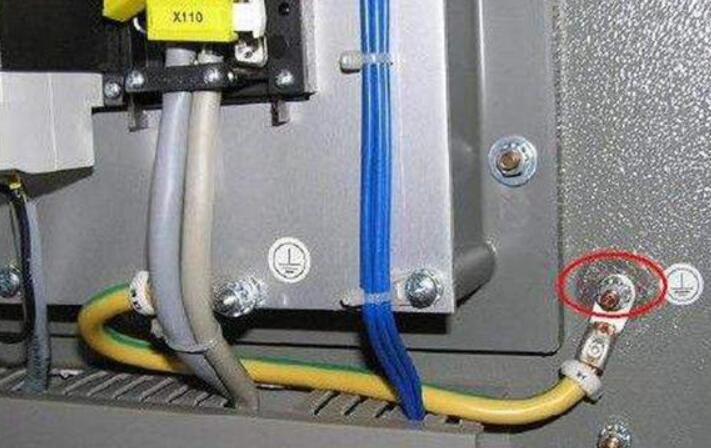 為什么所有的電路板插件機(jī)都要裝接地線呢？